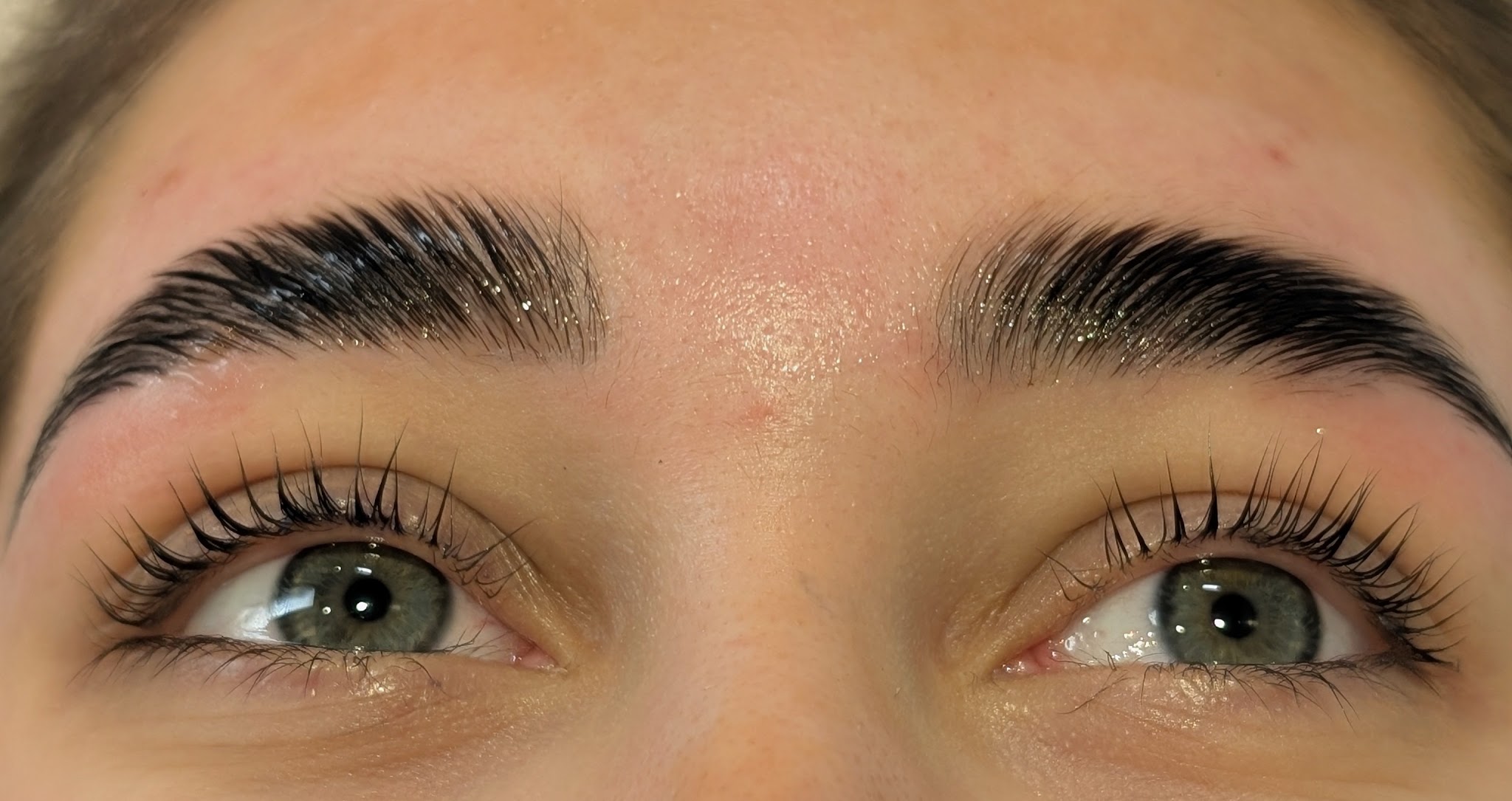 Laminated, shaped brows above lifted lashes